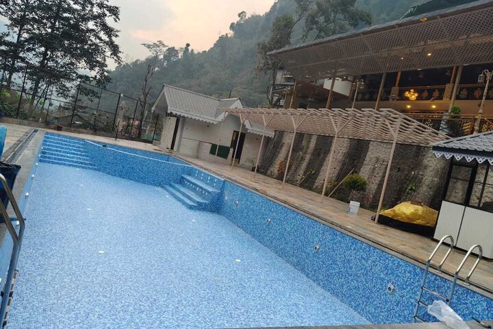 Pool 45 of 73