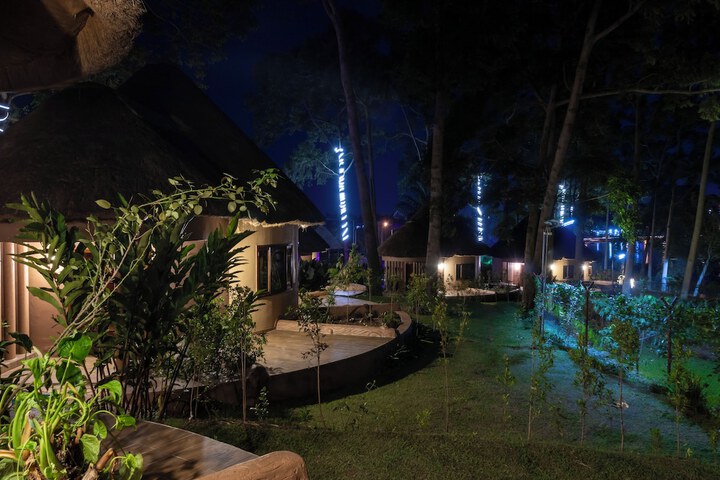 Hotel Exterior 40 of 43
