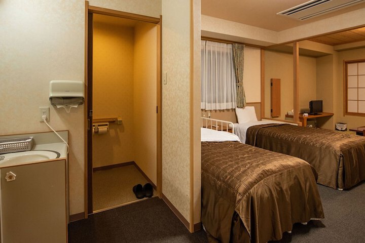 Room 16 of 77