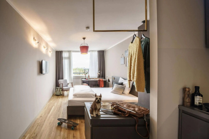 Room 4 of 15