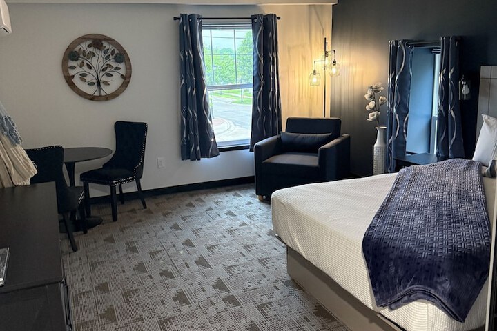 Room 6 of 10