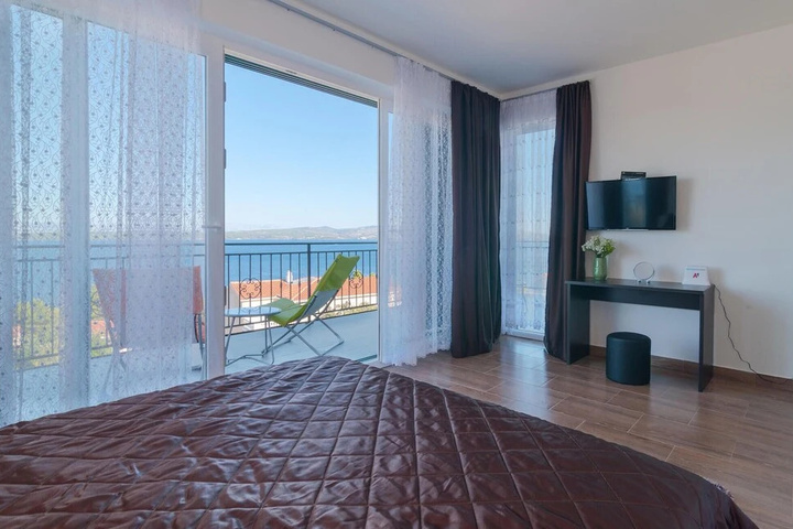 Four bedroom Holiday Home in Stomorska