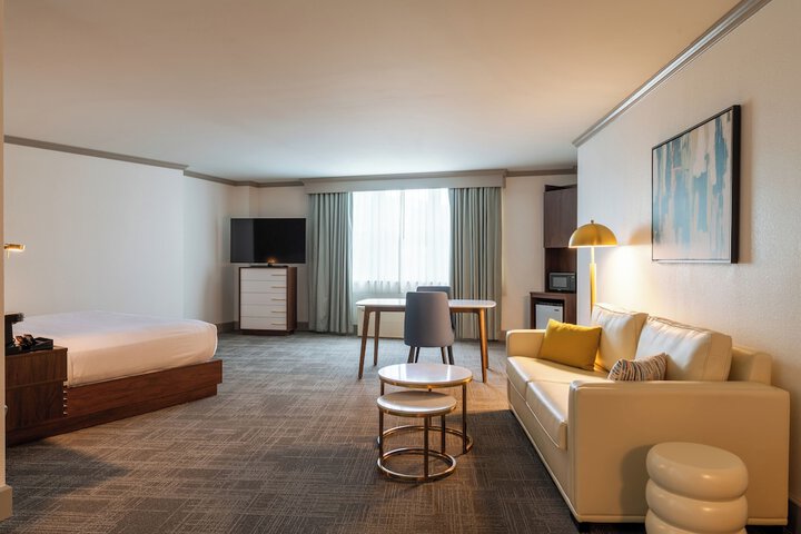 Room 28 of 108