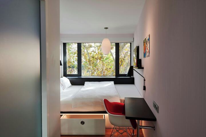 Room 44 di 70