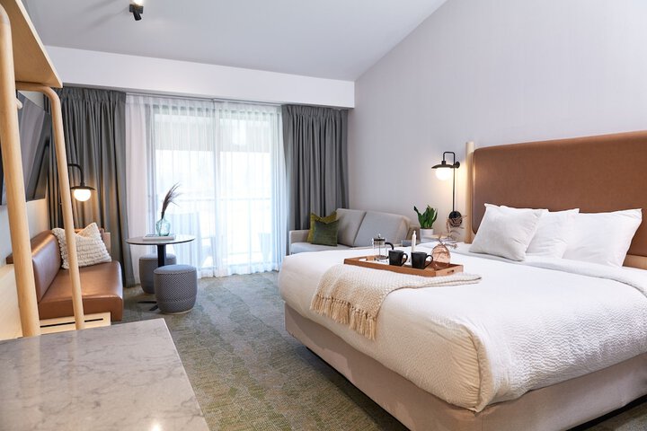 Room 4 of 32