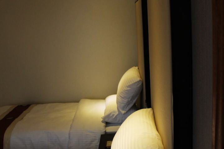 Room 56 of 102