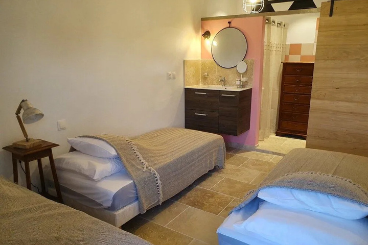 Room 2 of 19