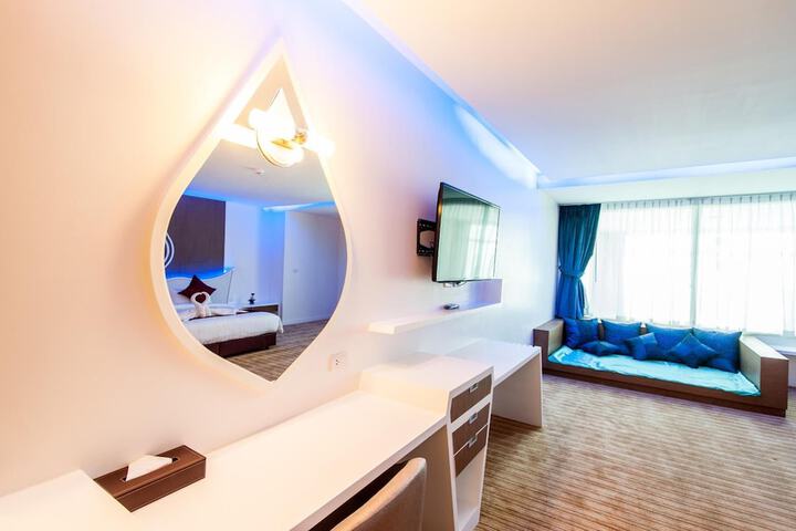 Room 27 of 60