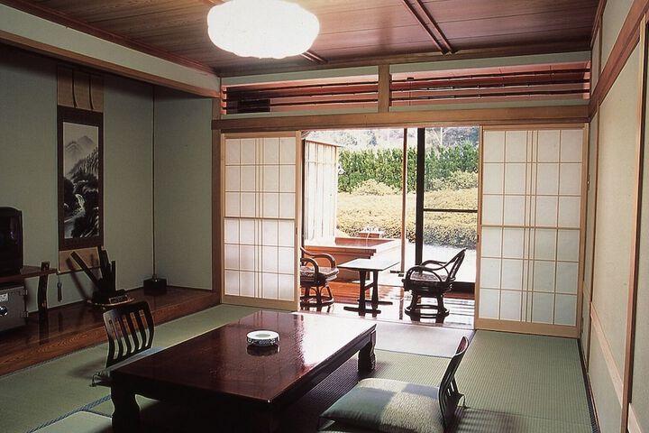 Room 8 of 22