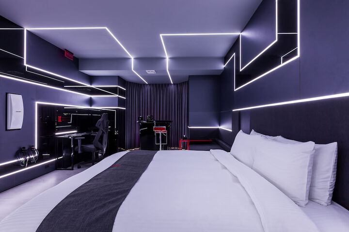 Room 9 of 99