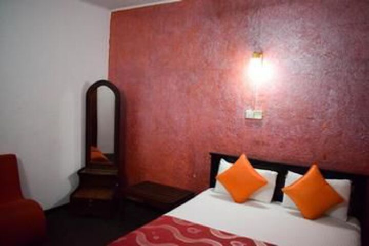 Room 10 of 13