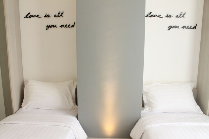Room 10 of 23