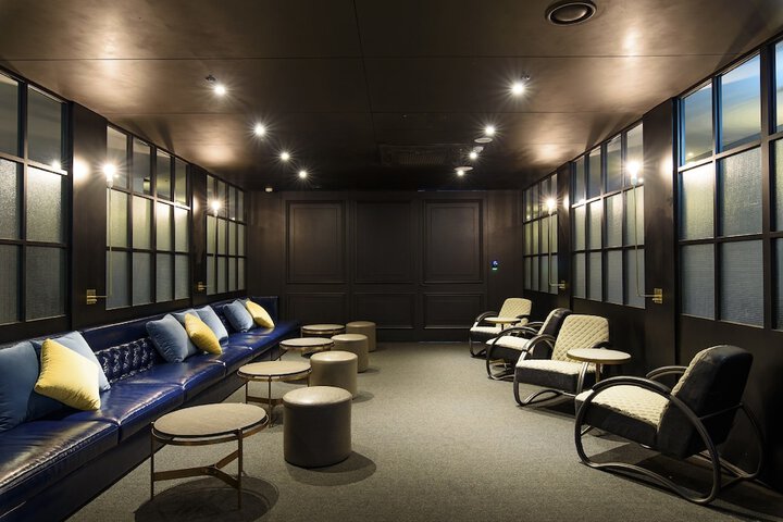 Entrance & Lobby
