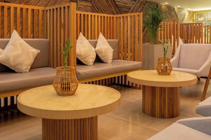 Entrance & Lobby