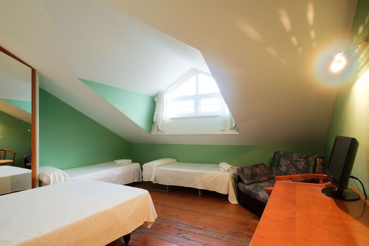 Room 25 of 27