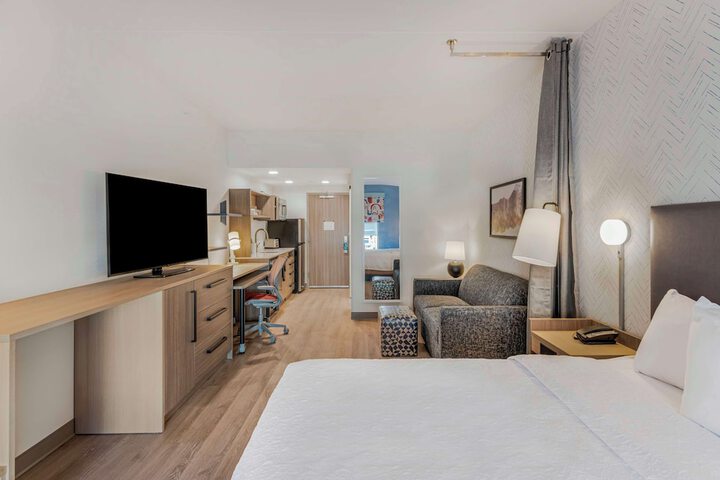 1 King Bed Studio Suite (4 of 13)