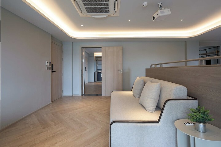 Room 92 of 212