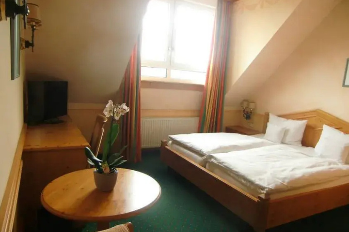 Room 4 of 14