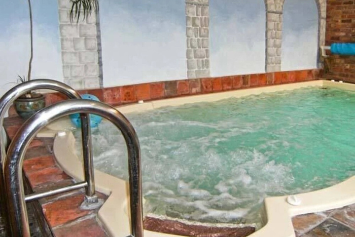 Pool 4 of 11