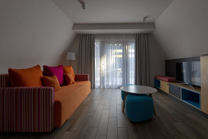 Room 3 of 49
