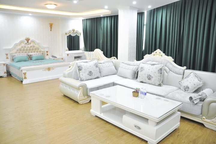 Room 8 of 25
