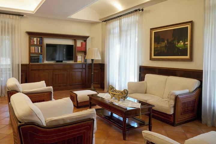 Guest Lobby