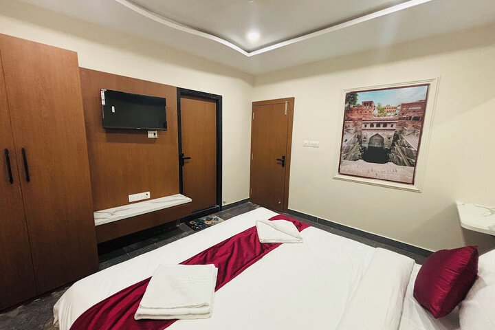 Room 14 of 26