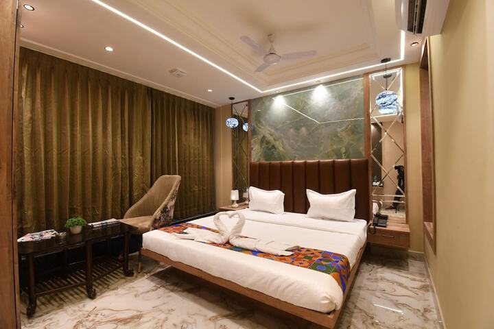 Room 3 of 20