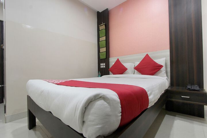 Room 9 of 32