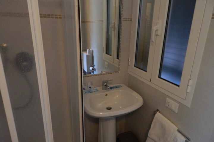 Room 8 of 13