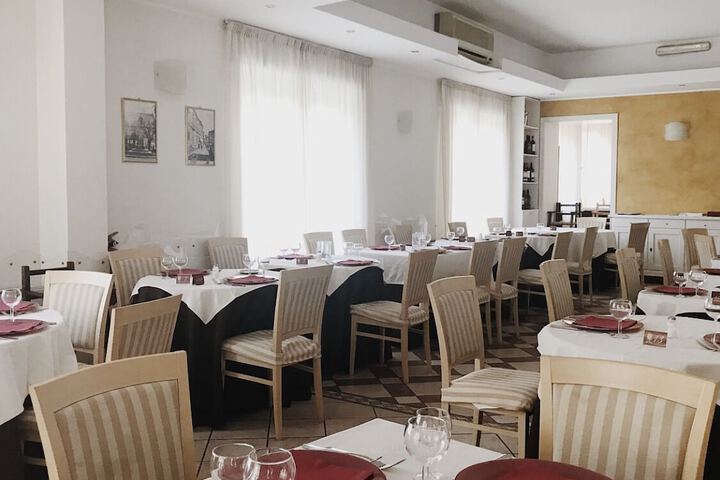 Dining 33 of 71
