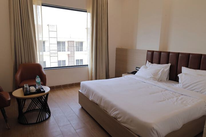 Room 13 of 38