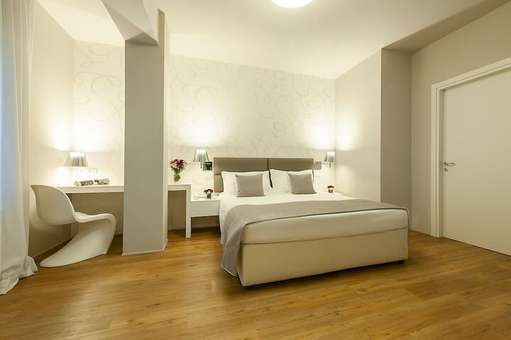 Room 6 of 47