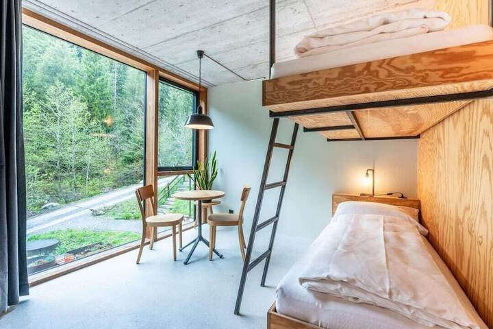 Room 9 of 21