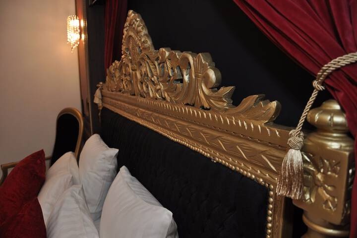 Room 2 of 53
