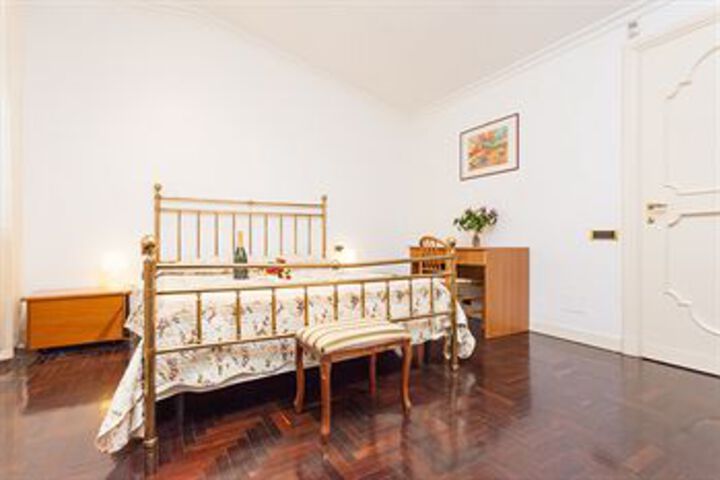 Room 11 of 23