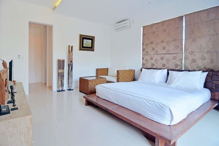 Room 12 of 24