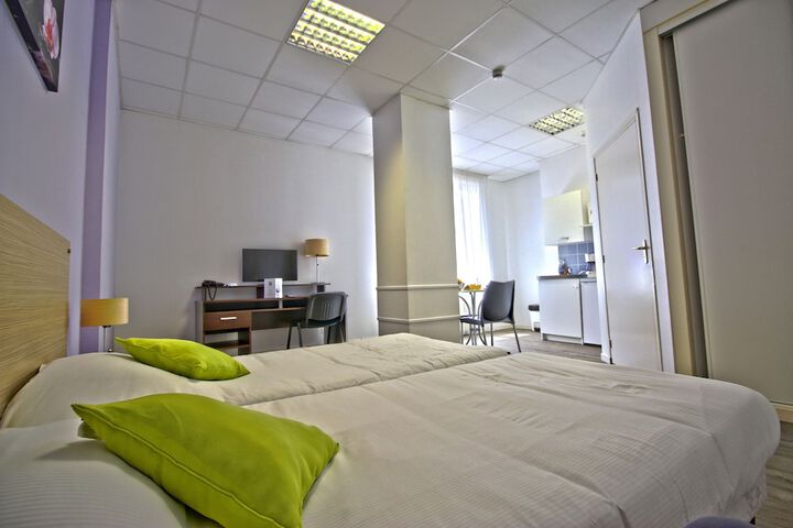 Room 12 of 34