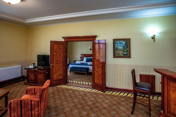 Room 93 of 143