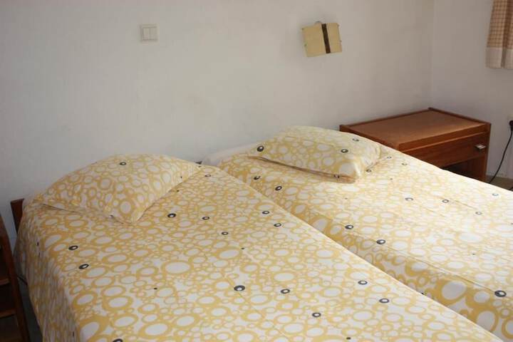 Room 14 of 118