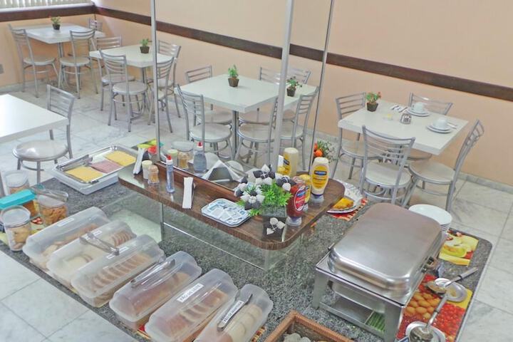 Dining 36 of 51