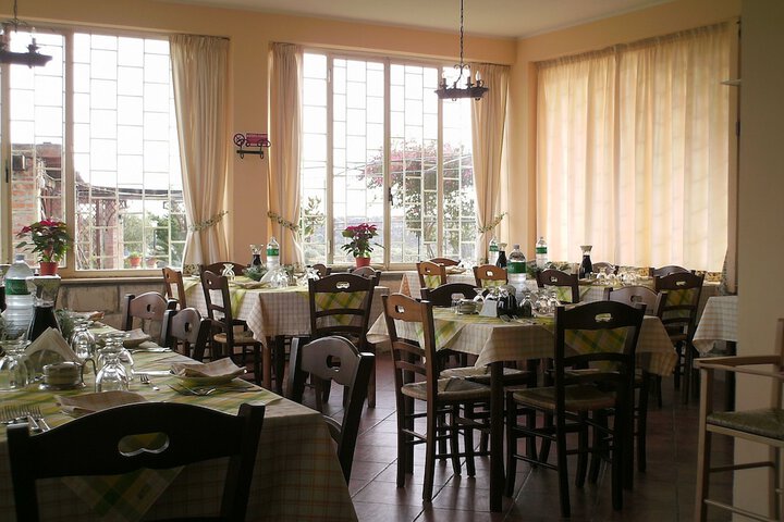 Dining 40 of 65