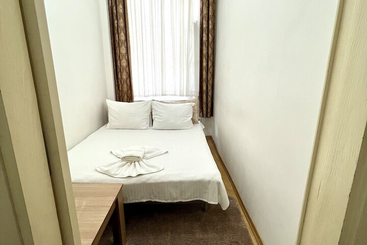 Room 30 of 80