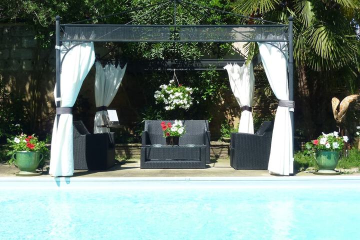 Hotel Pool
