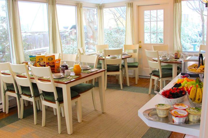 Breakfast/Coffee Service 62 of 115