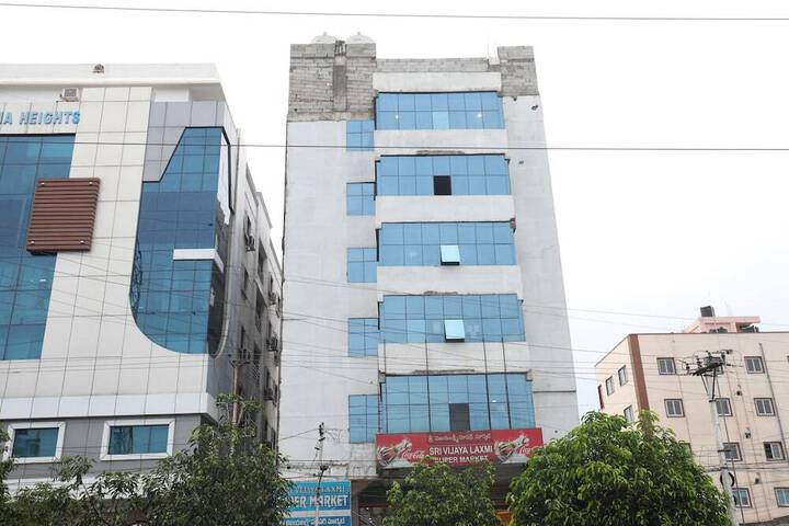 OYO 17279 ROYAL INN HOTEL