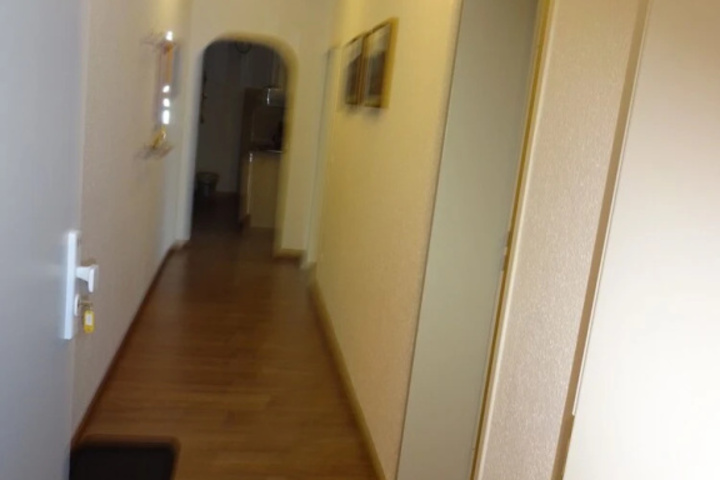 Room 7 of 12