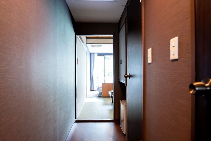 Room 28 of 127