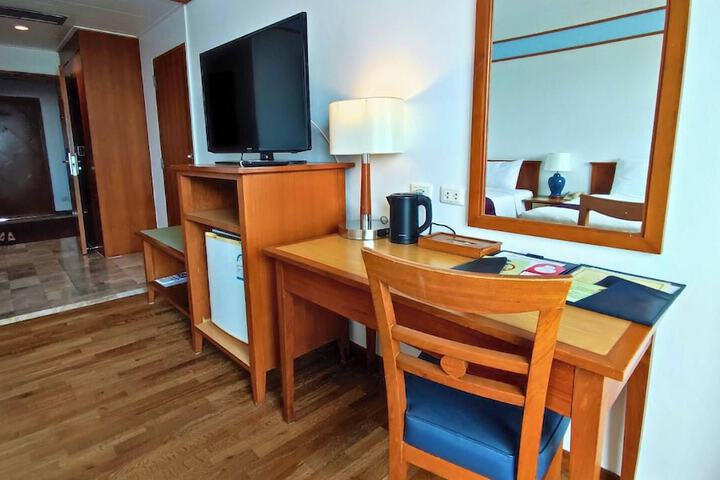 Room 10 of 95