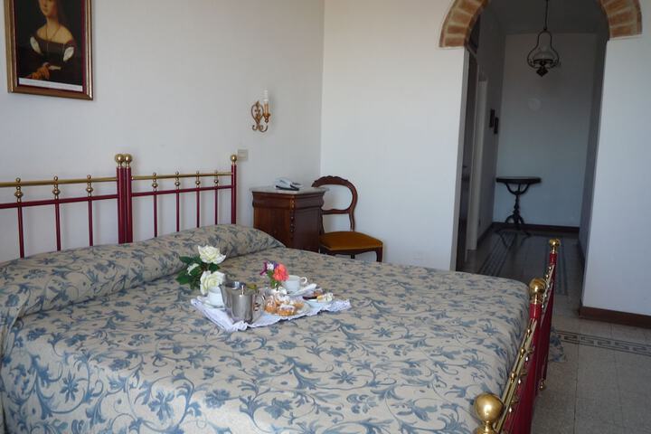 Room 3 of 25